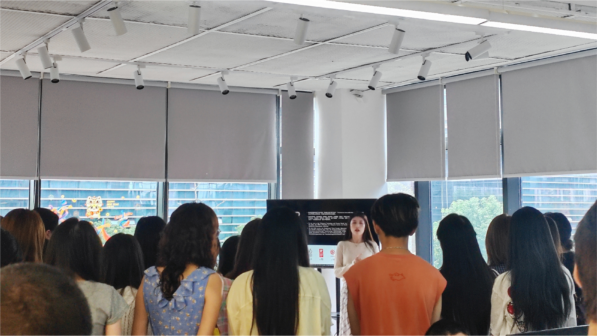 设计学子来访，共话创意与未来